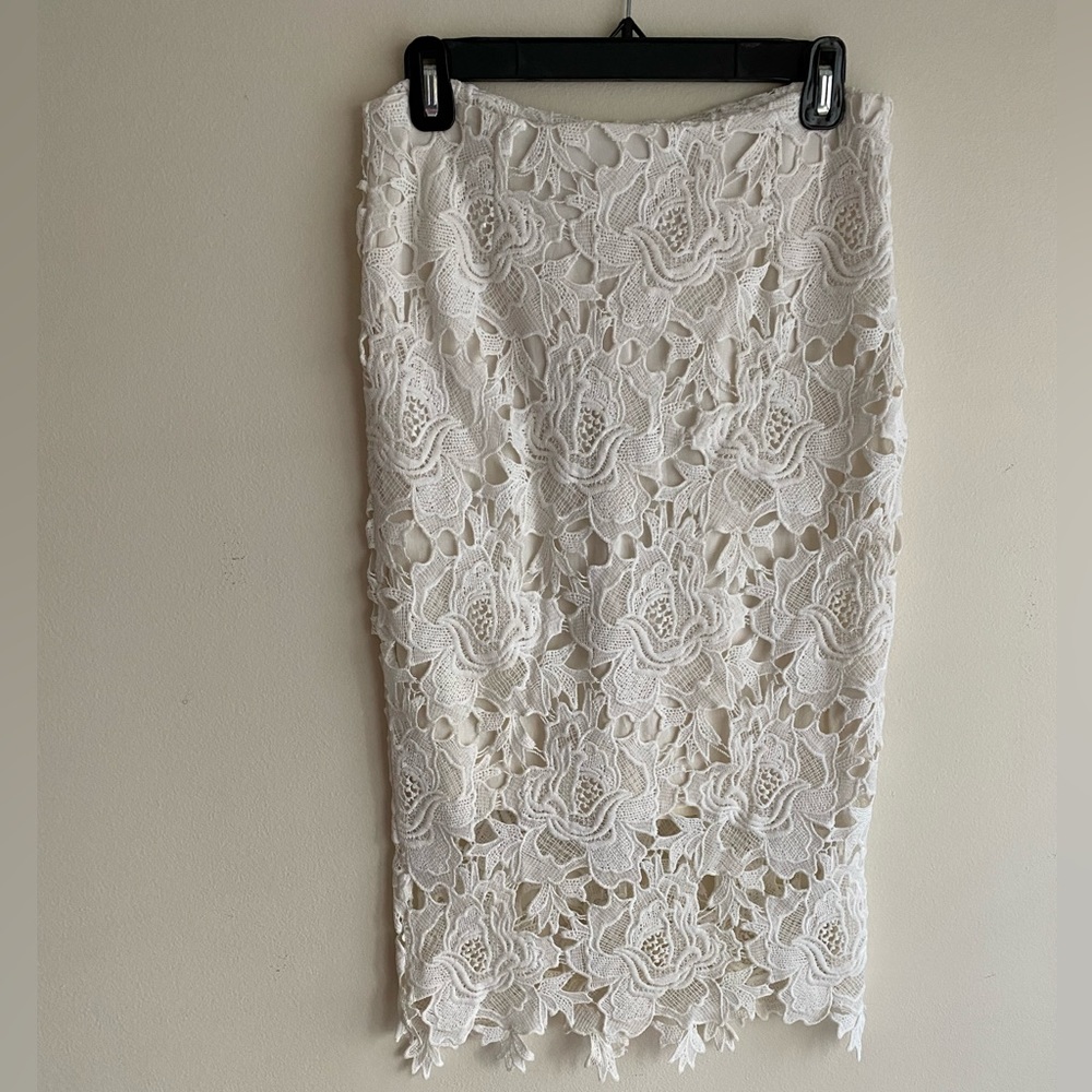 White lace skirt/ slim fit/ size medium